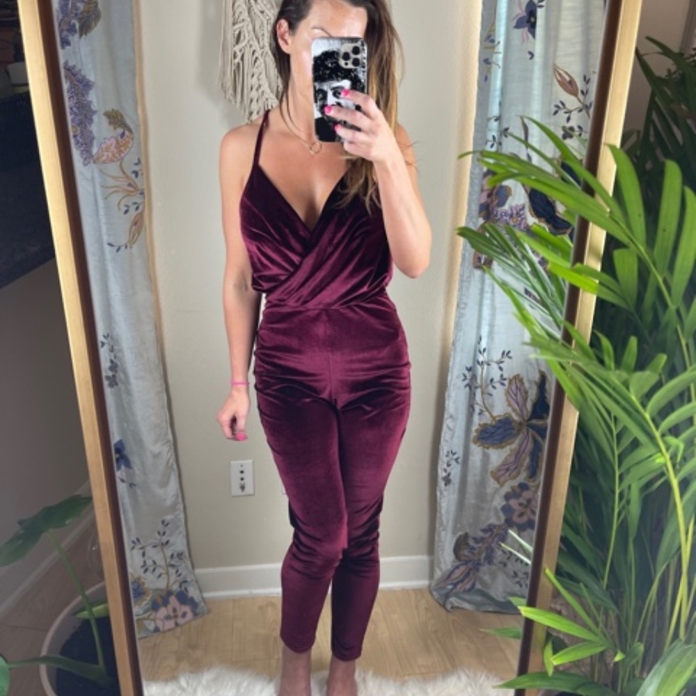 NWOT • Missguided • Velvet Jumpsuit • 8